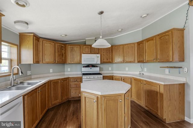 28 CEDAR ST, Manchester, PA 17345