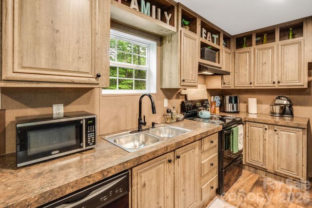77 Star Flower Road, Alexander, NC 28701