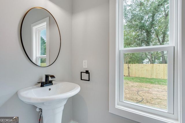 44 Bond Street, Royston, GA 30662