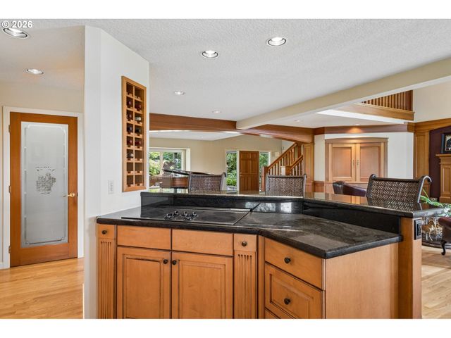 30100 Sw MOUNTAIN Rd, West Linn, OR 97068
