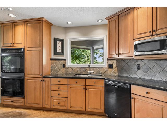 30100 Sw MOUNTAIN Rd, West Linn, OR 97068