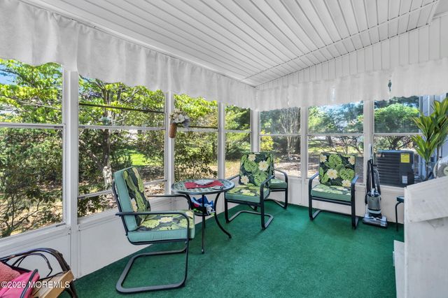 6 Dupont Court, Toms River, NJ 08757