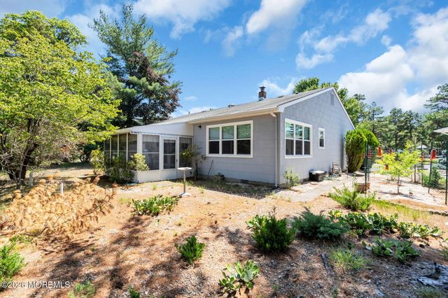 6 Dupont Court, Toms River, NJ 08757