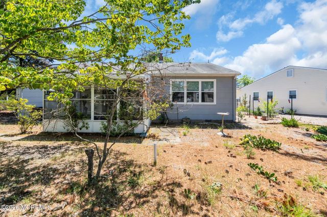 6 Dupont Court, Toms River, NJ 08757
