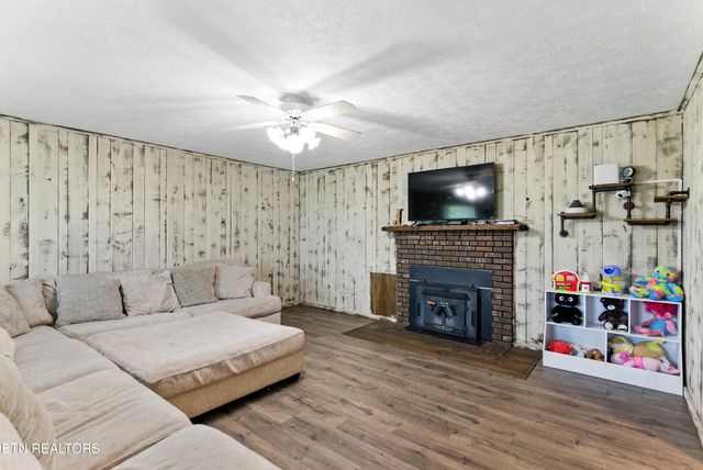 926 Weaver Hill Drive, Maryville, TN 37803