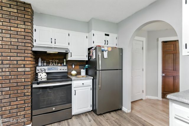 926 Weaver Hill Drive, Maryville, TN 37803