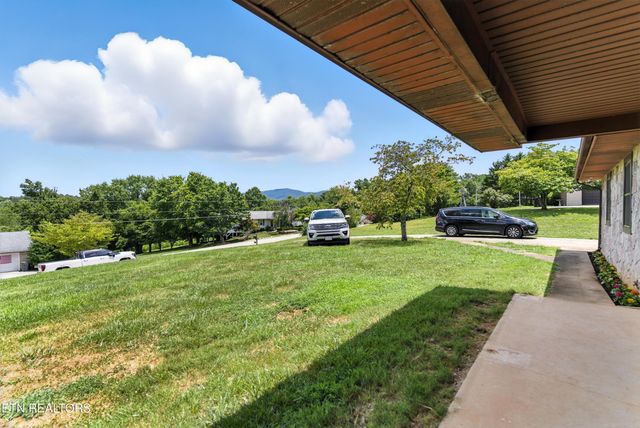 926 Weaver Hill Drive, Maryville, TN 37803