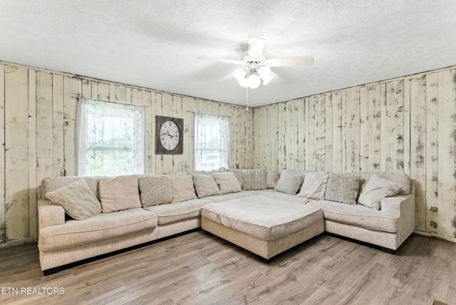 926 Weaver Hill Drive, Maryville, TN 37803