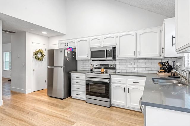 3656 W Harvard Avenue, Fresno, CA 93722