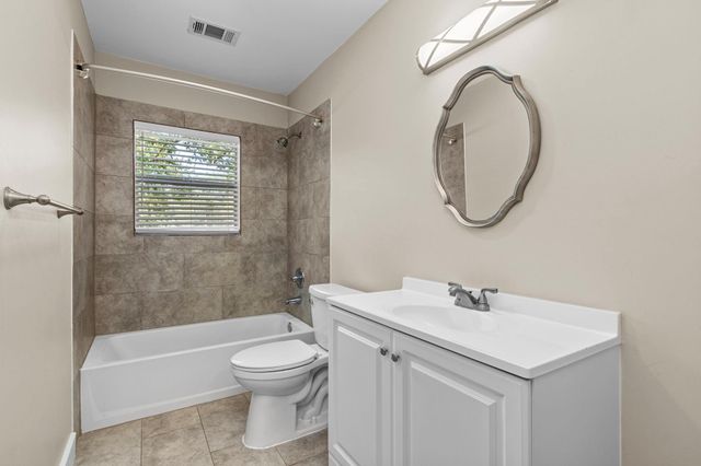 409 E Austin Street, Bellville, TX 77418