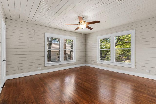 409 E Austin Street, Bellville, TX 77418