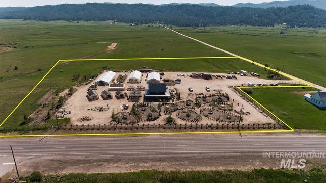 12 Alpha Lane, Cascade, ID 83611