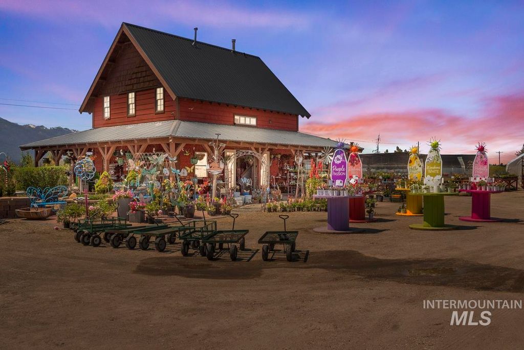 12 Alpha Lane, Cascade, ID 83611 photo 2