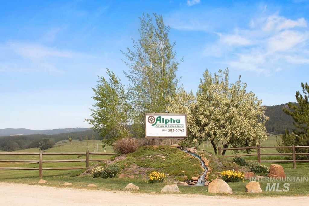 12 Alpha Lane, Cascade, ID 83611 photo 4
