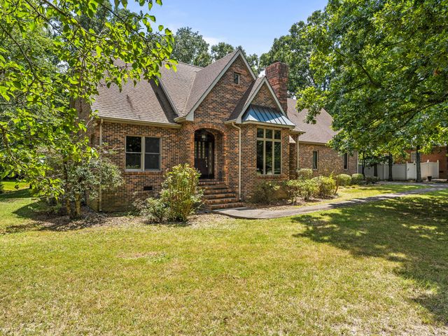 104 Southampton Dr, Tullahoma, TN 37388