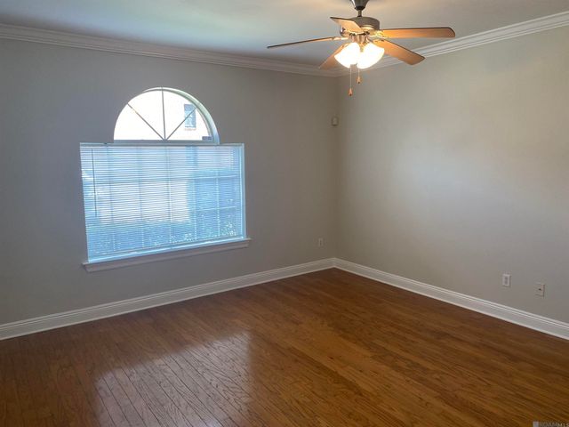 2121 Plantation Ln, Baton Rouge, LA 70820
