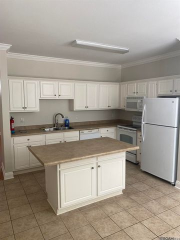2121 Plantation Ln, Baton Rouge, LA 70820