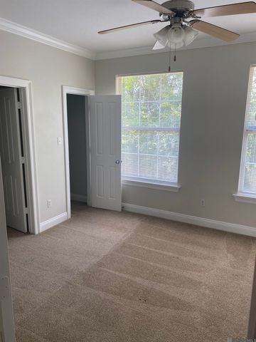 2121 Plantation Ln, Baton Rouge, LA 70820