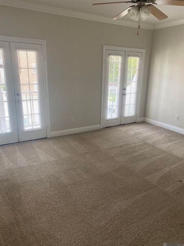 2121 Plantation Ln, Baton Rouge, LA 70820
