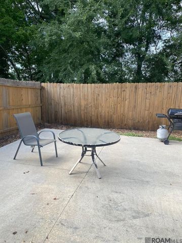 2121 Plantation Ln, Baton Rouge, LA 70820