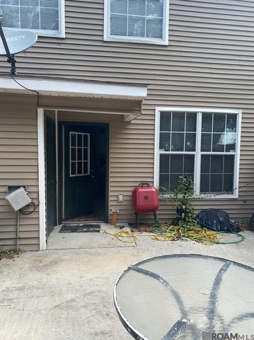2121 Plantation Ln, Baton Rouge, LA 70820