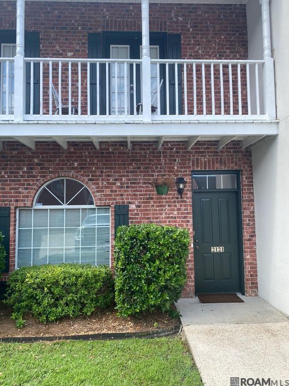 2121 Plantation Ln, Baton Rouge, LA 70820