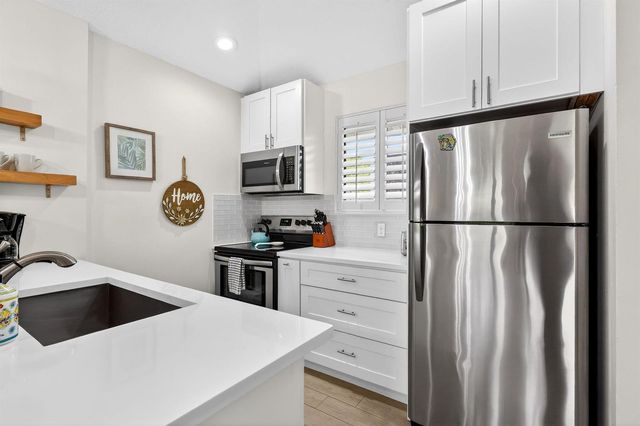 227 Club Drive, Palm Beach Gardens, FL 33418