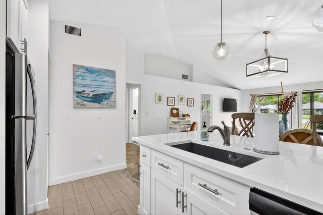 227 Club Drive, Palm Beach Gardens, FL 33418