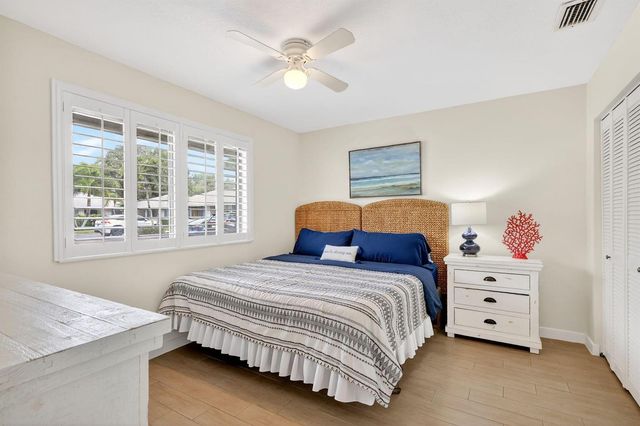 227 Club Drive, Palm Beach Gardens, FL 33418