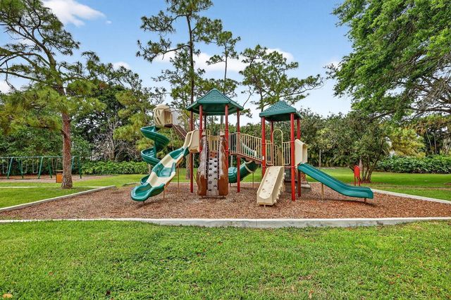 227 Club Drive, Palm Beach Gardens, FL 33418