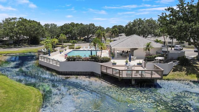 227 Club Drive, Palm Beach Gardens, FL 33418