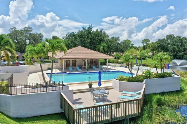 227 Club Drive, Palm Beach Gardens, FL 33418