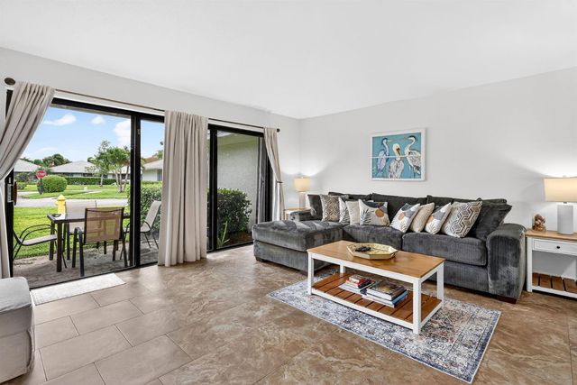 227 Club Drive, Palm Beach Gardens, FL 33418
