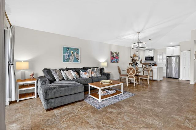227 Club Drive, Palm Beach Gardens, FL 33418