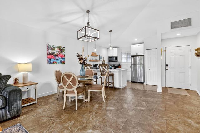 227 Club Drive, Palm Beach Gardens, FL 33418