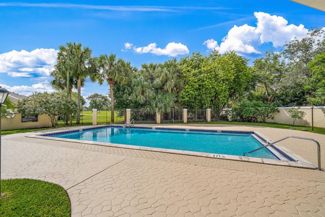 226 Moccasin Trail W, Jupiter, FL 33458