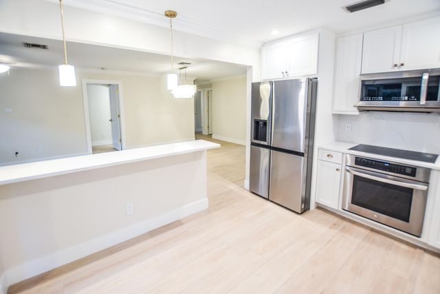 226 Moccasin Trail W, Jupiter, FL 33458