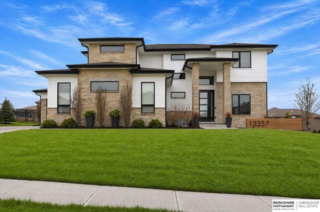 12357 Cooper Street, Papillion, NE 68046