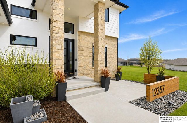 12357 Cooper Street, Papillion, NE 68046