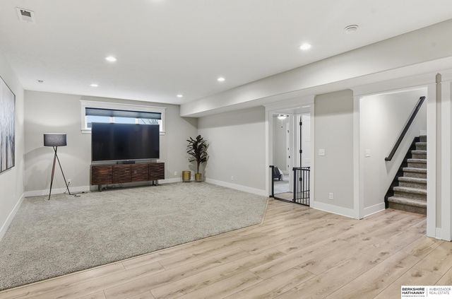 12357 Cooper Street, Papillion, NE 68046