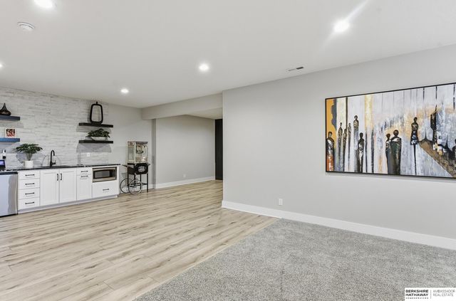 12357 Cooper Street, Papillion, NE 68046