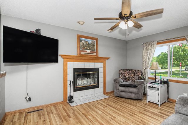 209 Rothmoor Drive, Gilbert, IA 50105