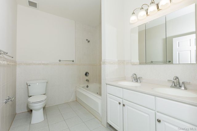 11 Jacqueline Way, North Babylon, NY 11703
