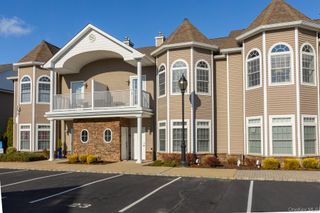 11 Jacqueline Way, North Babylon, NY 11703