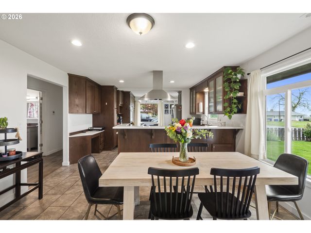 13986 S VICK Rd, Molalla, OR 97038
