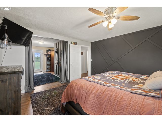 13986 S VICK Rd, Molalla, OR 97038