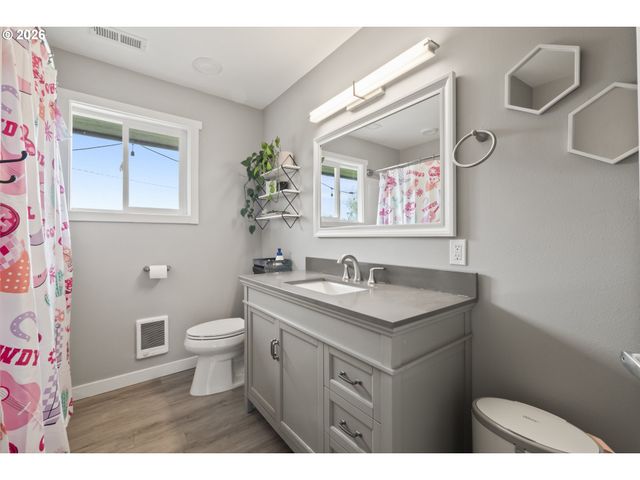 13986 S VICK Rd, Molalla, OR 97038