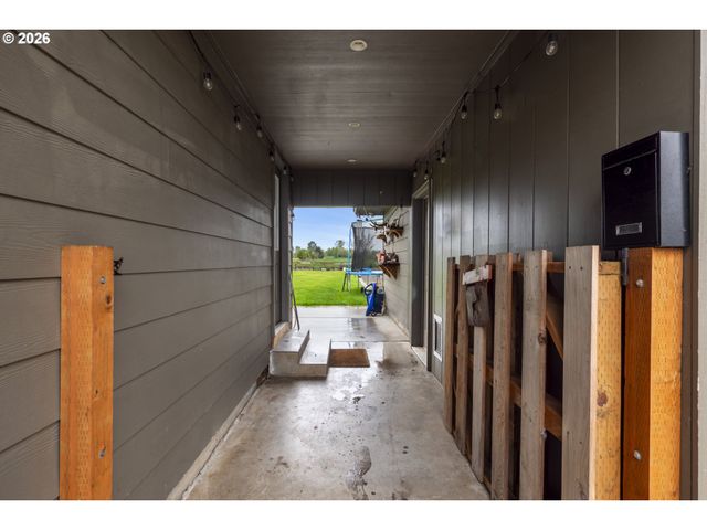 13986 S VICK Rd, Molalla, OR 97038