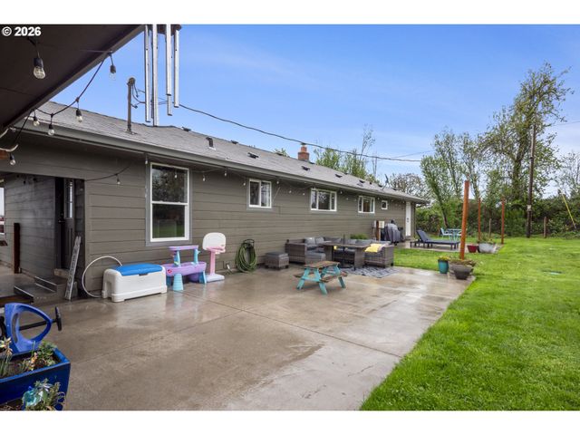 13986 S VICK Rd, Molalla, OR 97038