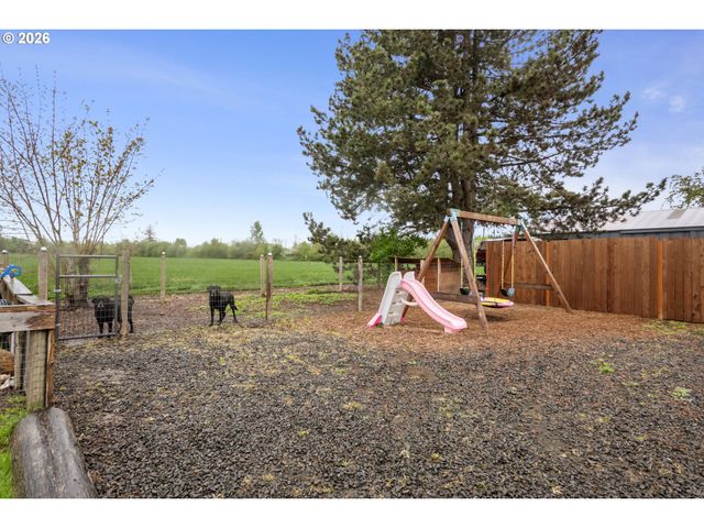 13986 S VICK Rd, Molalla, OR 97038